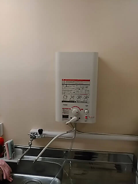 壁掛電気温水器　EWM-14