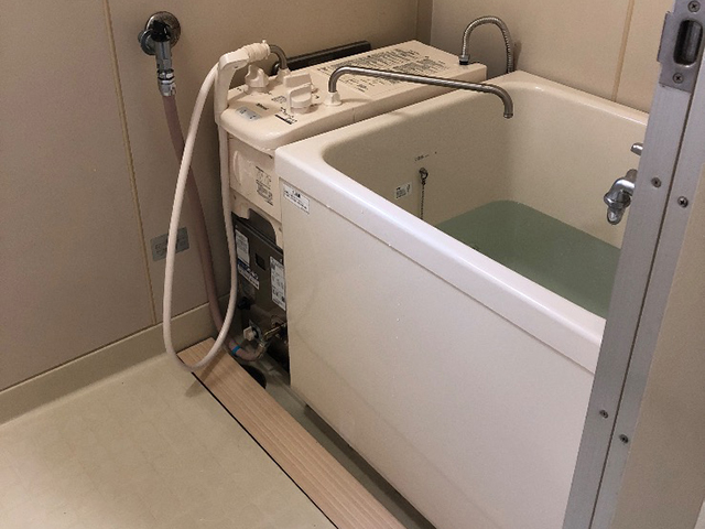 大阪府吹田市でバランス釜と浴槽設置