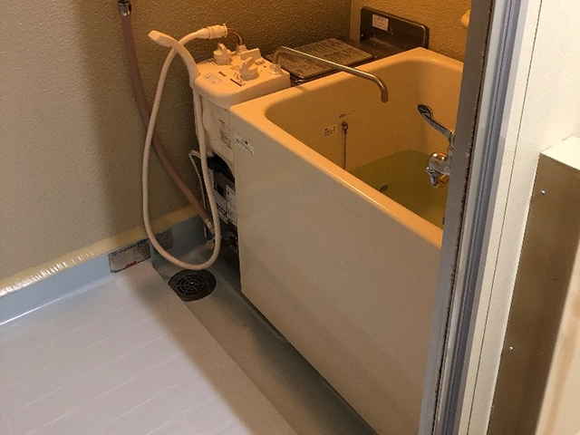 大阪府八尾市でバランス釜と浴槽設置