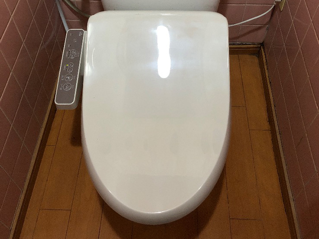 大阪府大東市でシャワートイレ交換