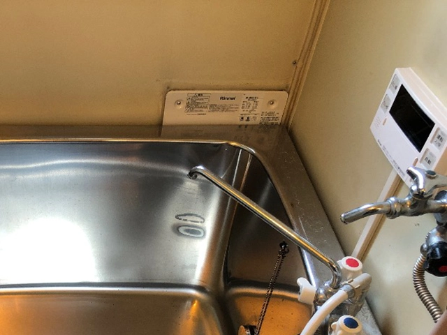 大阪府堺市堺区にて壁貫通型給湯器交換