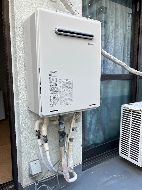 大阪府大阪市東成区にて屋外式給湯器交換