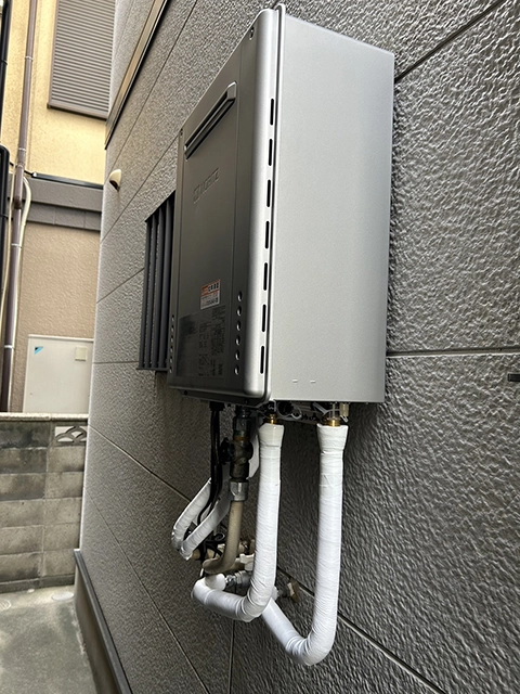 大阪府東大阪市にて屋外式給湯器交換
