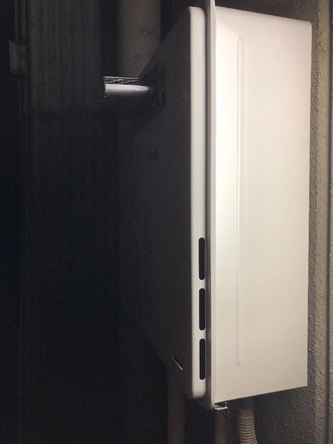 大阪府大阪市生野区にて屋外式給湯器交換