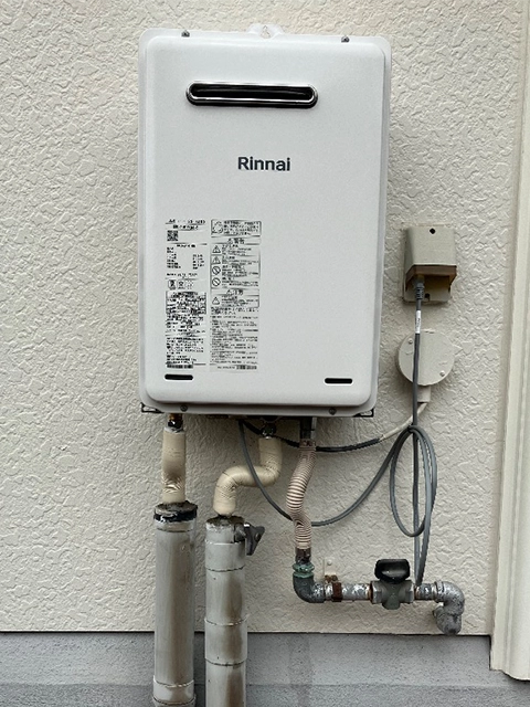 兵庫県宝塚市にて屋外式給湯器取替え リンナイRUX-A1616W(A)-E