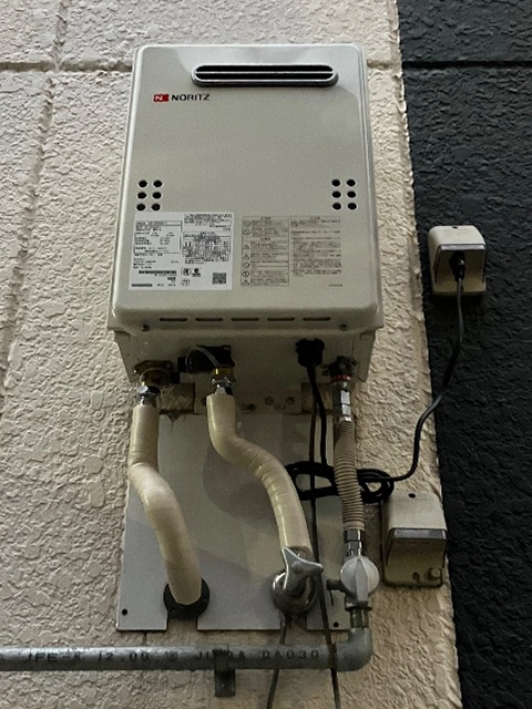 大阪府大阪市福島区にて屋外式給湯器取替え ノーリツ20号給湯専用GQ-2039WS-1