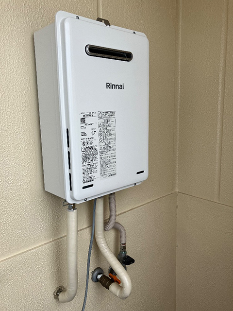 奈良県大和郡山市にて屋外式給湯器交換 リンナイRUX-1611WO-EからRUX-A1615W(A)-E