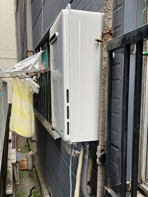 大阪府豊中市にて屋外式給湯器交換 リンナイ16号給湯専用RUX-A1615W(A)-E