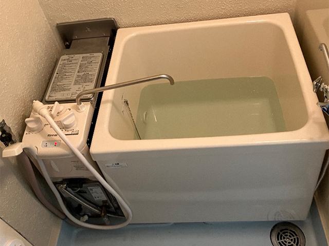 大阪府門真市にてバランス釜と浴槽設置 リンナイシャワー付き6.5号RBF-BSBN