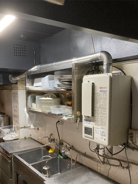 大阪府大阪市中央区にて業務用給湯器交換 ノーリツ排気フード対応形GQ-C1622WZD-FH-1