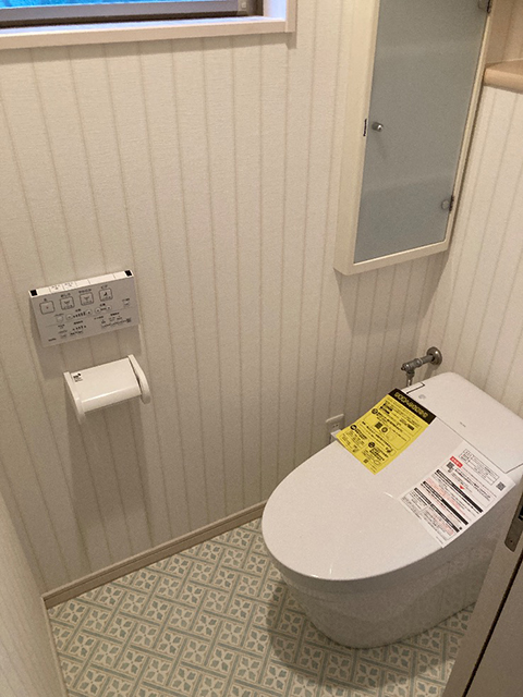 大阪府四條畷市にてトイレリフォーム工事 TOTOウォシュレット一体型便器GGA1瞬間式