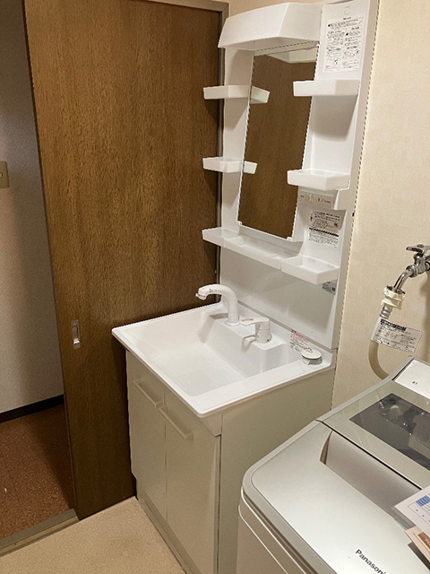 大阪府東大阪市にて洗面台交換 リクシルPVななつポケットシングルレバー洗髪吐水切替付
