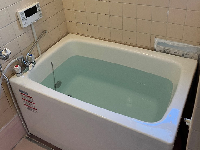 大阪府大阪狭山市にて団地風呂給湯器と浴槽設置 リンナイ16号フルオートRUF-HA163A-E