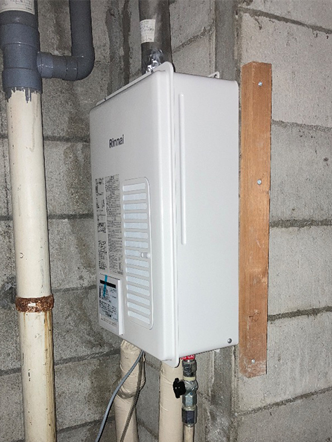 大阪府東大阪市にて屋内式給湯器交換 リンナイRUX-V1610SWFA-EからRUX-V1615SWFA(B)-E