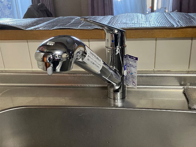 大阪府大阪市大正区にてキッチン水栓交換 タカギ浄水器内蔵水栓 JA496MN-9NTN03