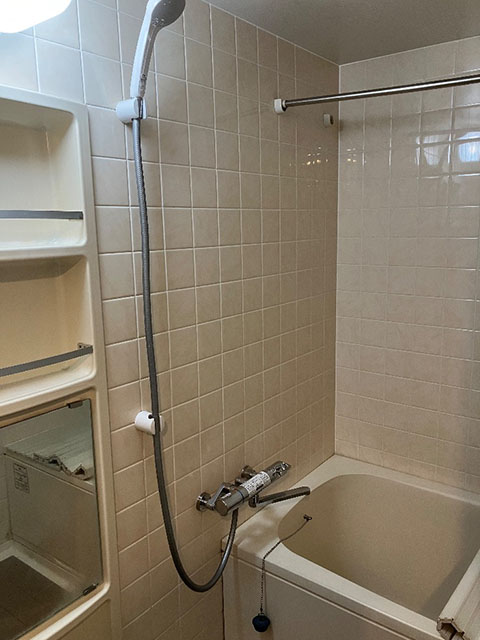 大阪府大阪市大正区にて浴室水栓交換 リクシルサーモ付きシャワー水栓BF-KA145TSG