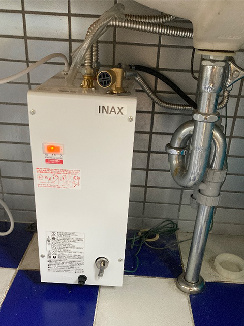大阪府吹田市にて小型電気温水器交換 ゆプラス13LタイプEHP-13から6LタイプEHPN-F6N5