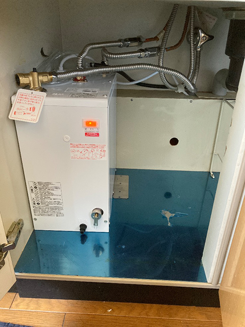 大阪府茨木市にて小型電気温水器交換 ナショナルDH-254DからリクシルゆプラスEHPN-F12N2