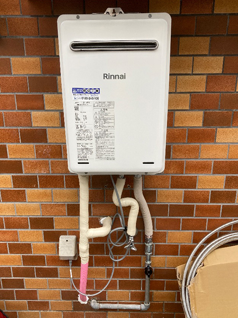 大阪府東大阪市にて屋外式給湯器交換 ノーリツGQ-701WからリンナイRUX-A2406W(A)-E