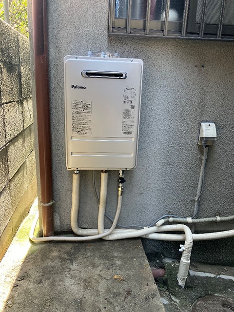 大阪府東大阪市にて丸形電気温水器からガス給湯器へ交換 パロマ16号給湯専用PH-1615AW