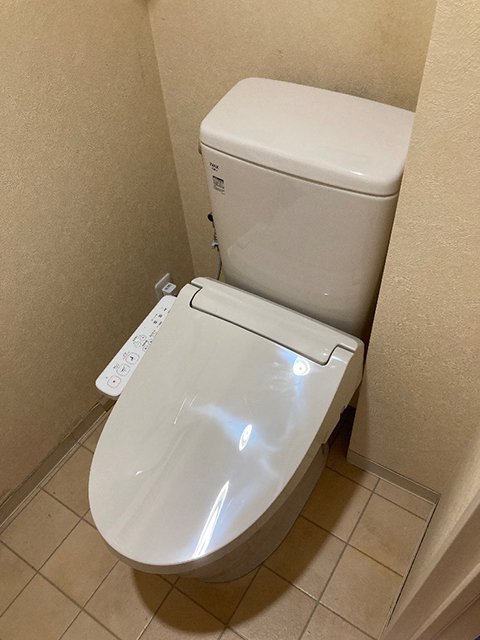 大阪府東大阪市にてトイレ交換 リクシルアメージュ便器/シャワートイレKB31