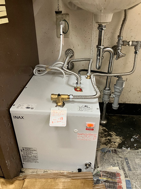 大阪府吹田市にて小型電気温水器交換 ゆプラス12LタイプEHPN-H25N2からEHPN-H25N4