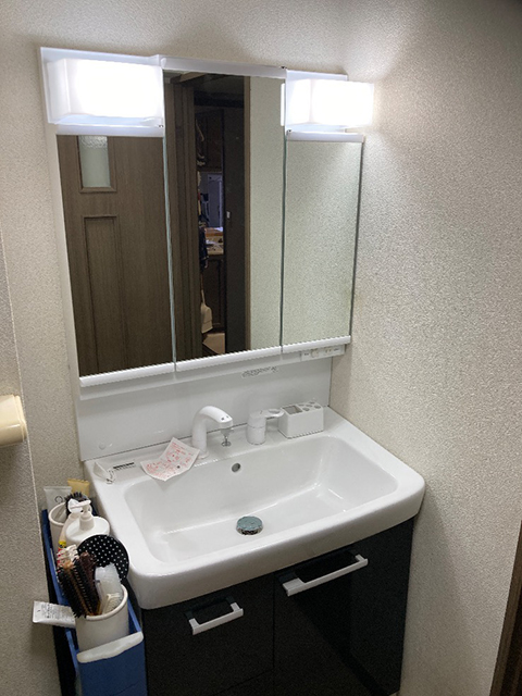 奈良県大和郡山市にて洗面台交換工事 リクシルオフト引出しタイプ750ｍｍ幅三面鏡収納